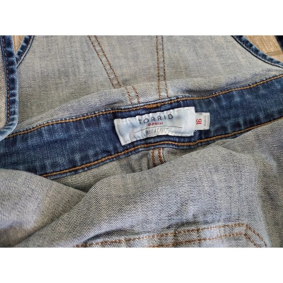 Torrid Women's Demin Medium Wash Distressed Overalls Size 16 - Picture 3 of 7
